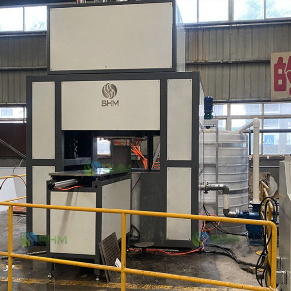 Fabrique de machines pour le moulage et la mise en forme des manches